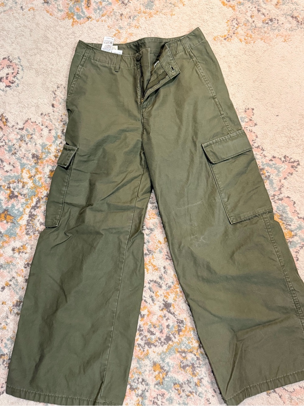 Levi's Women's Olive Cargo Wide-Leg Pants